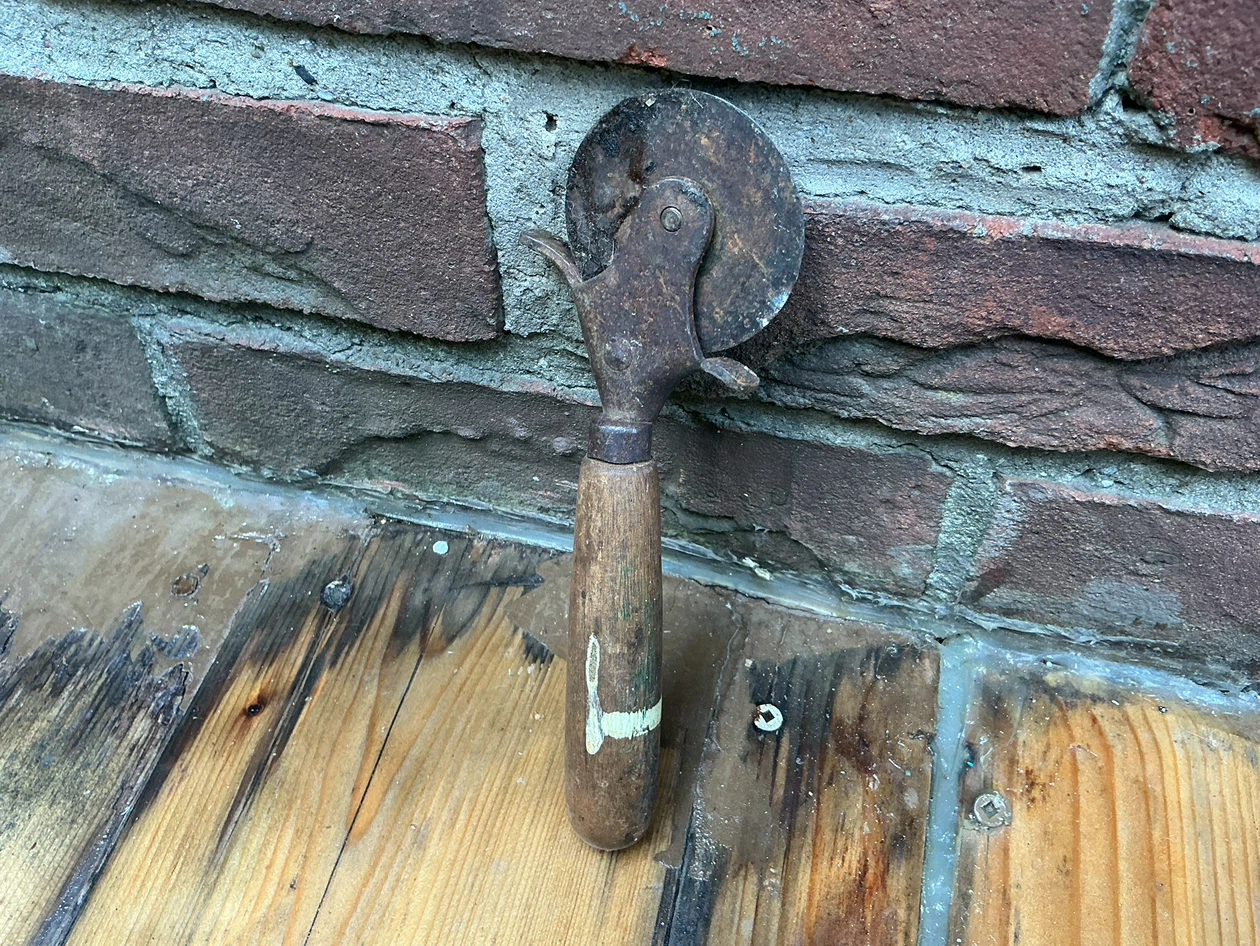 Vintage Metal Rotary Wheel Cutter with Wood handle - photo 4