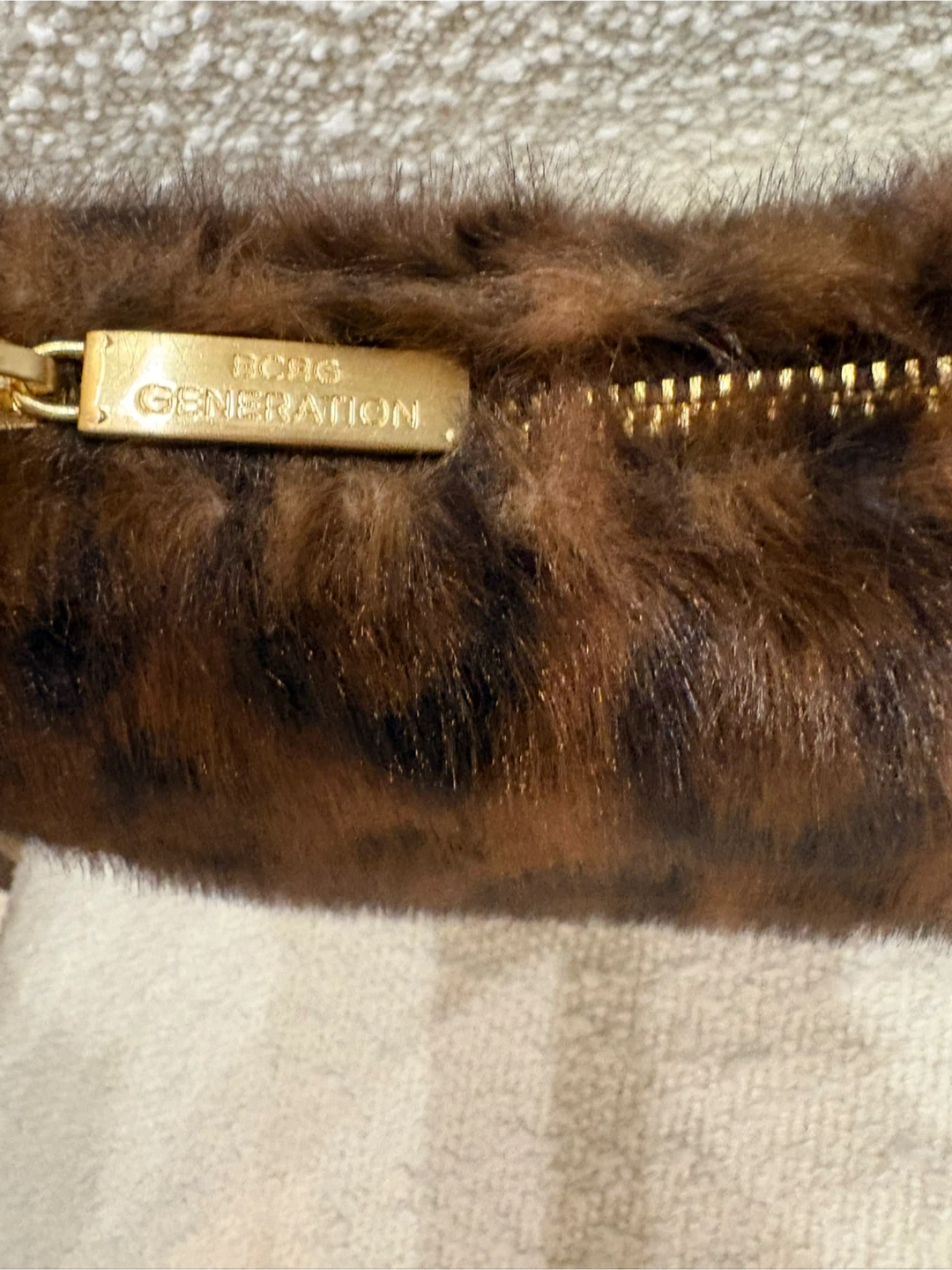 NWT BCBG Generation leopard print faux fur handbag - photo 4
