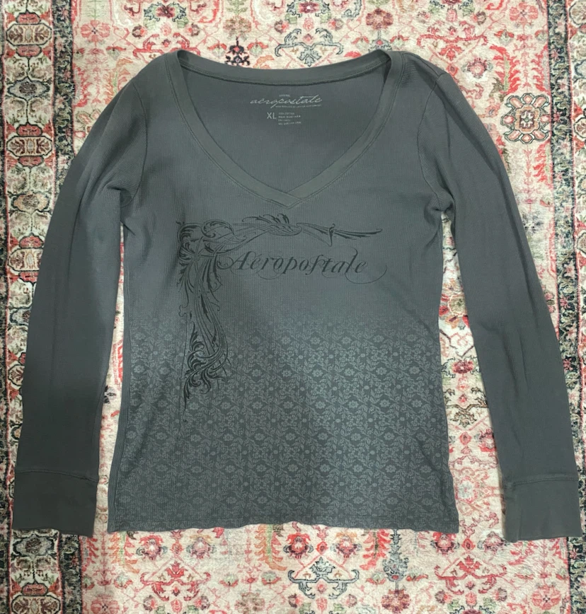 Vintage Aéropostale Grey Long Sleeve V-Neck Top