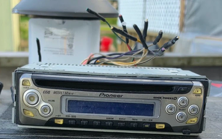 Pioneer car stereo DEH-1600