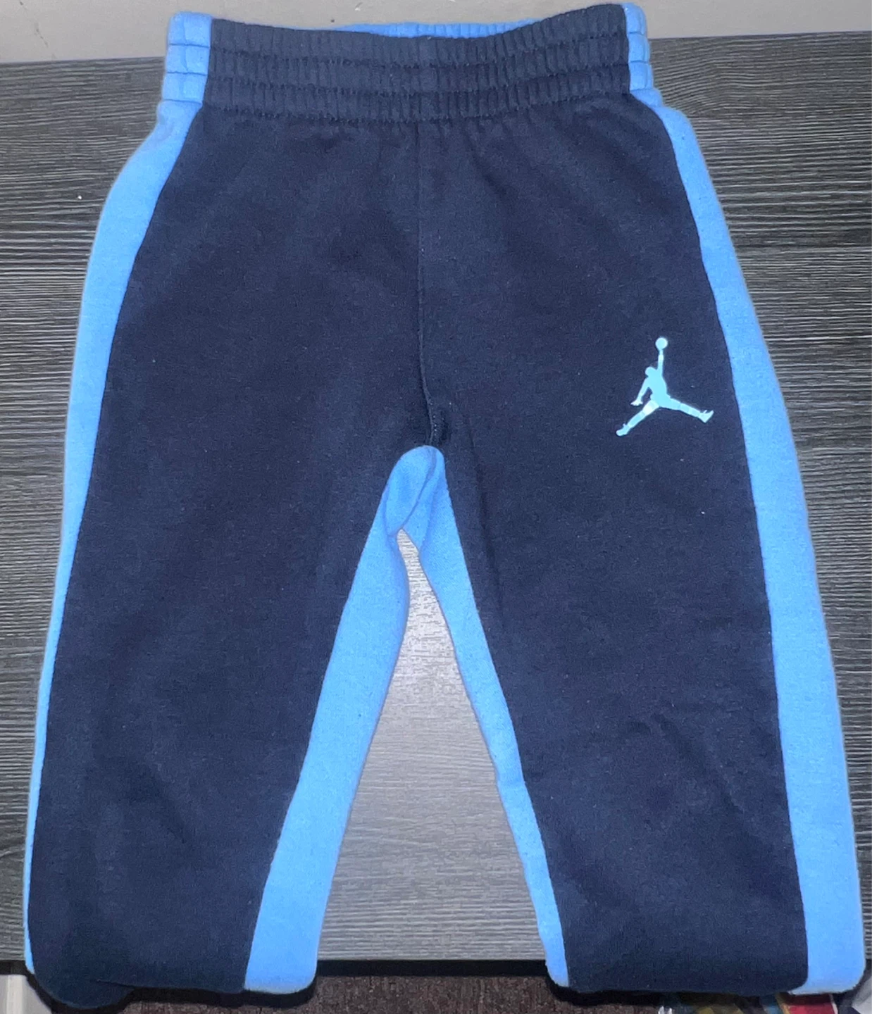 Air Jordan Long Sleeve and Pants Set 4T - photo 2