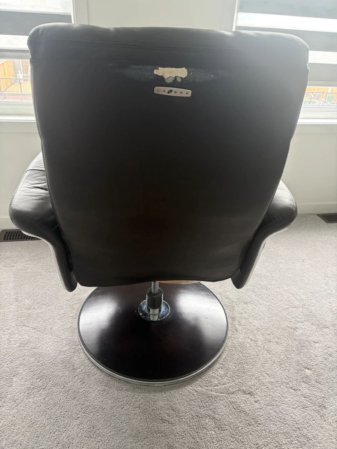 La-Z-Boy Brown Leather Swivel Recliner - photo 2