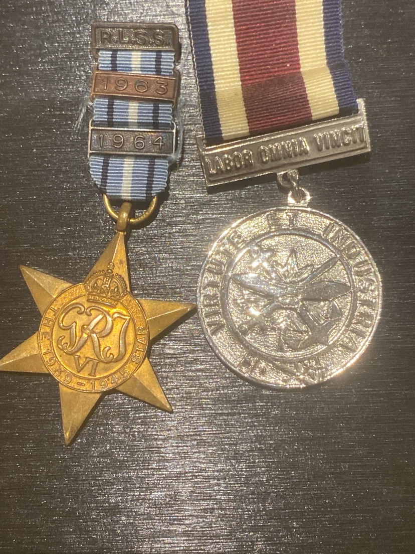 Two Vintage Commemorative Medals - photo 2