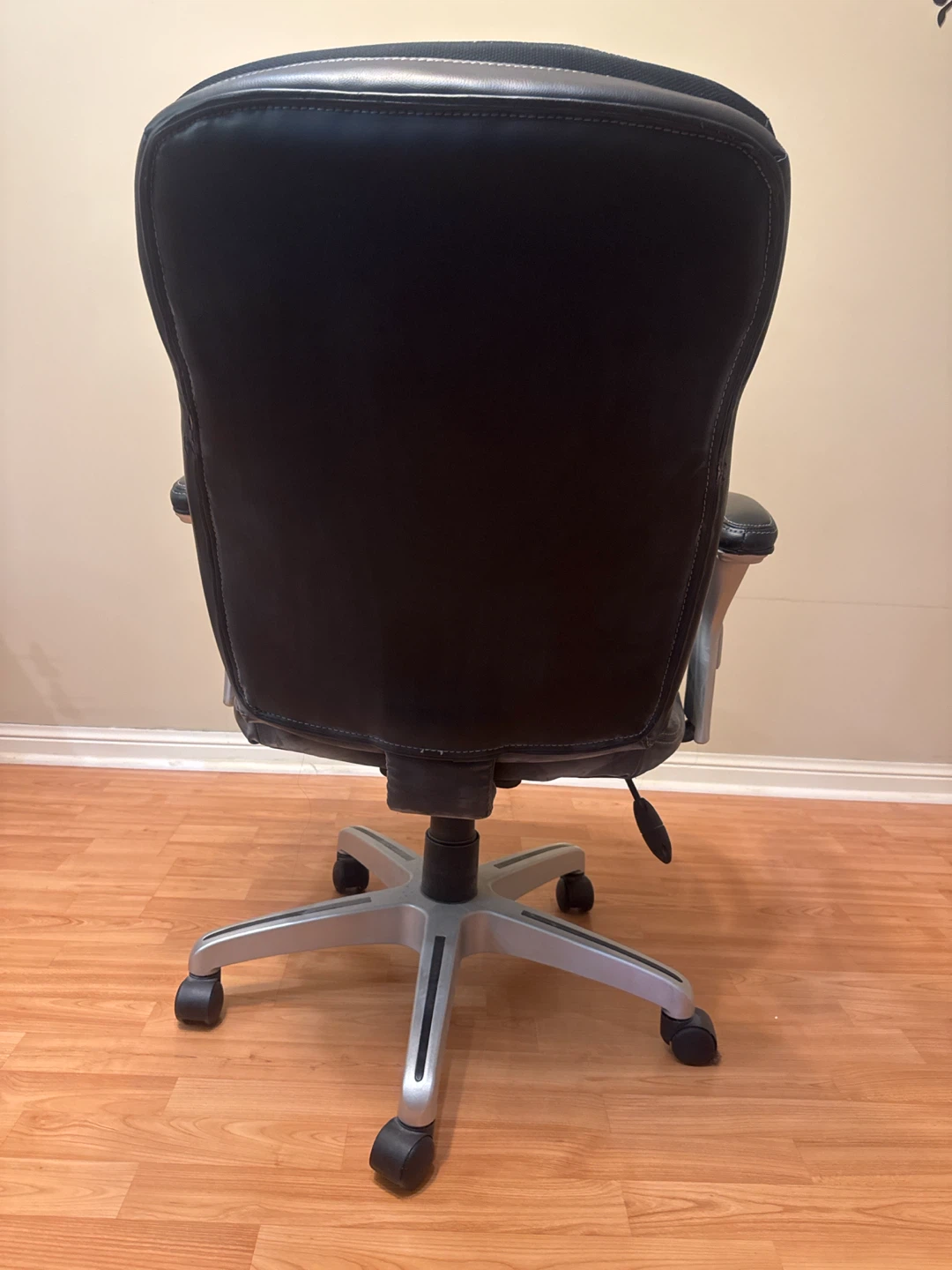 Black Leather Executive Office Chair - photo 2