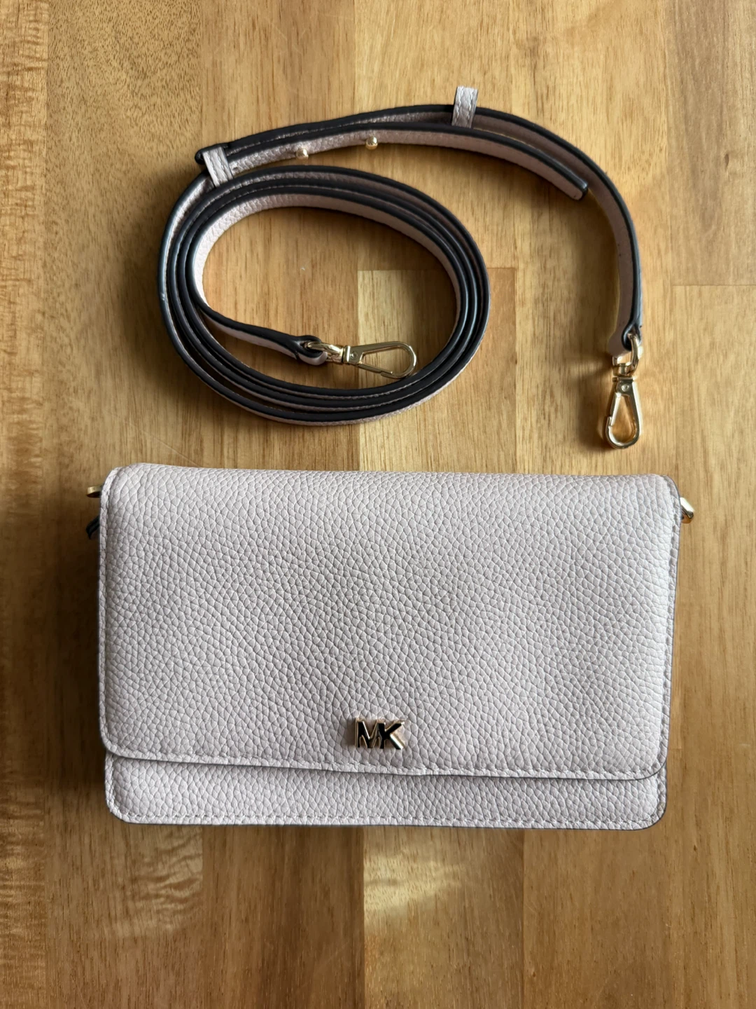 Michael Kors Smartphone Crossbody Wallet