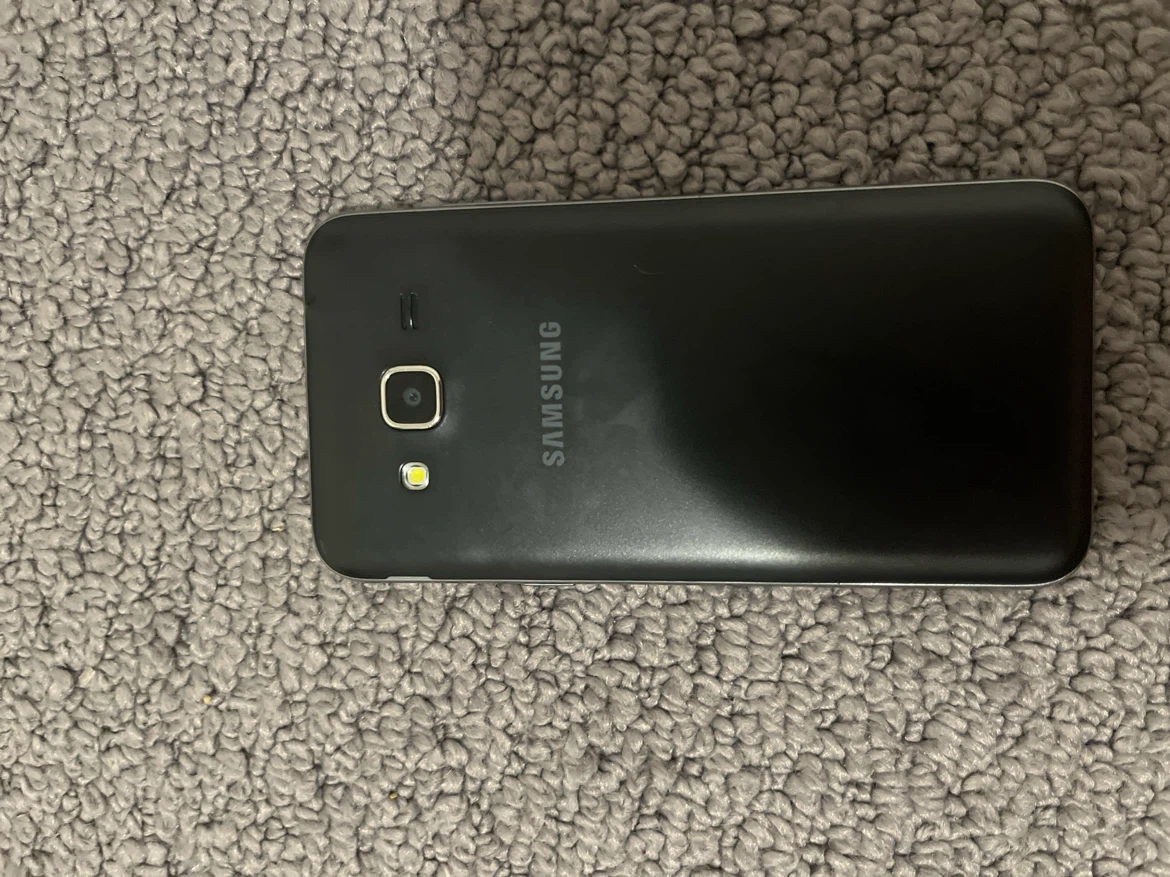 Samsung Galaxy j3 (2016) - photo 2