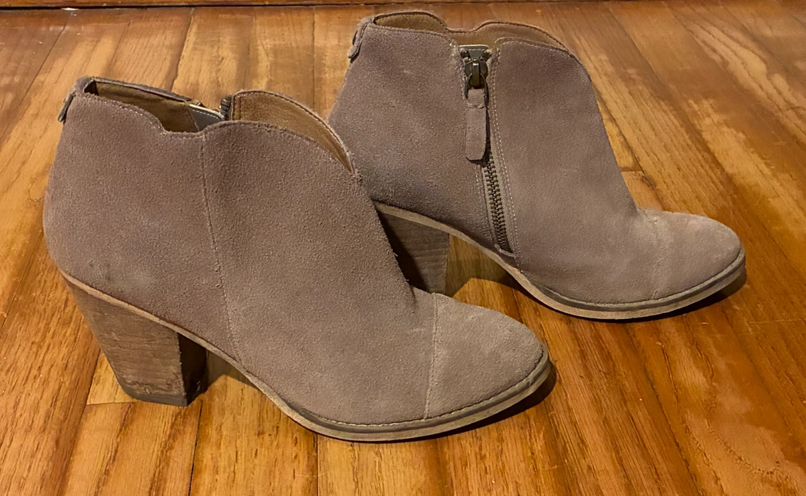 🏈 Taupe Suede Ankle Boots Size 7.5M