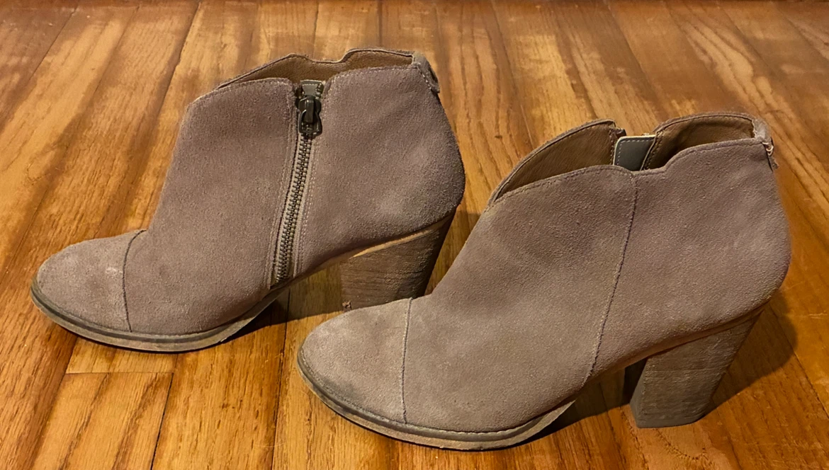 🏈 Taupe Suede Ankle Boots Size 7.5M - photo 2