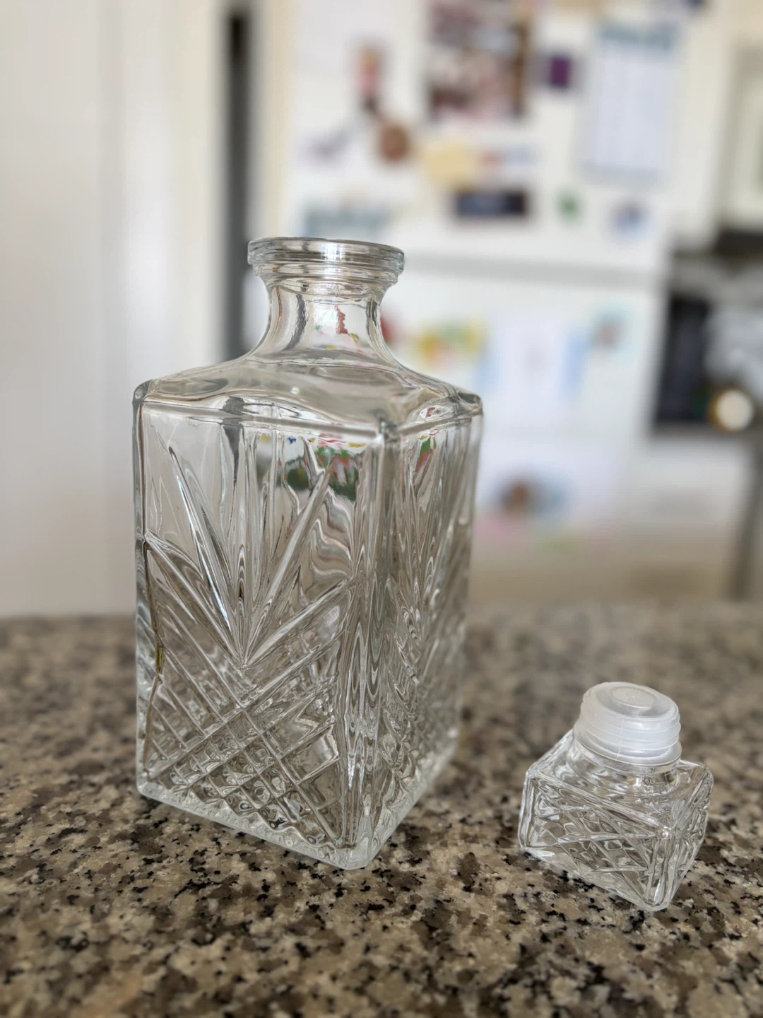 Clear Glass Cut Crystal Style Decanter 🏈 - photo 2