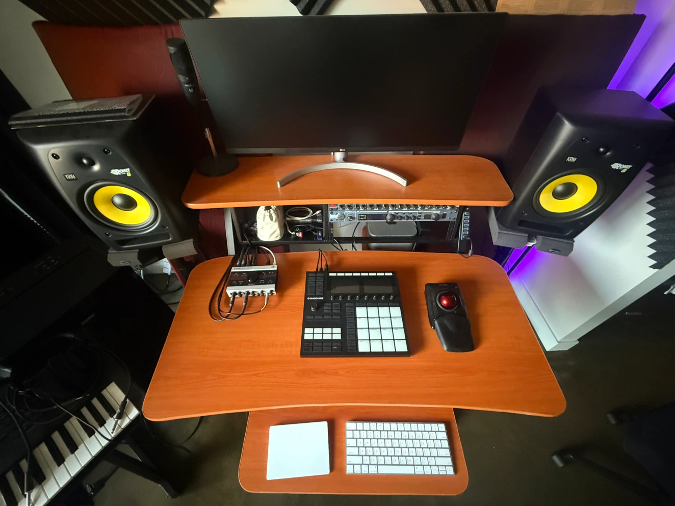 Desk and monitors for sale - photo 2