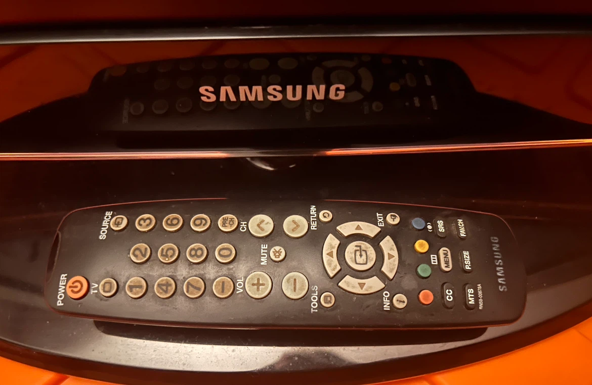 Samsung 22-inch LCD TV - photo 5