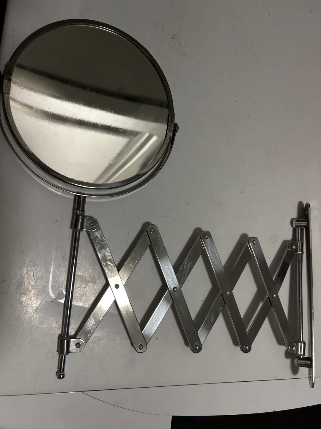 Wall-mounted extendable mirror - photo 3