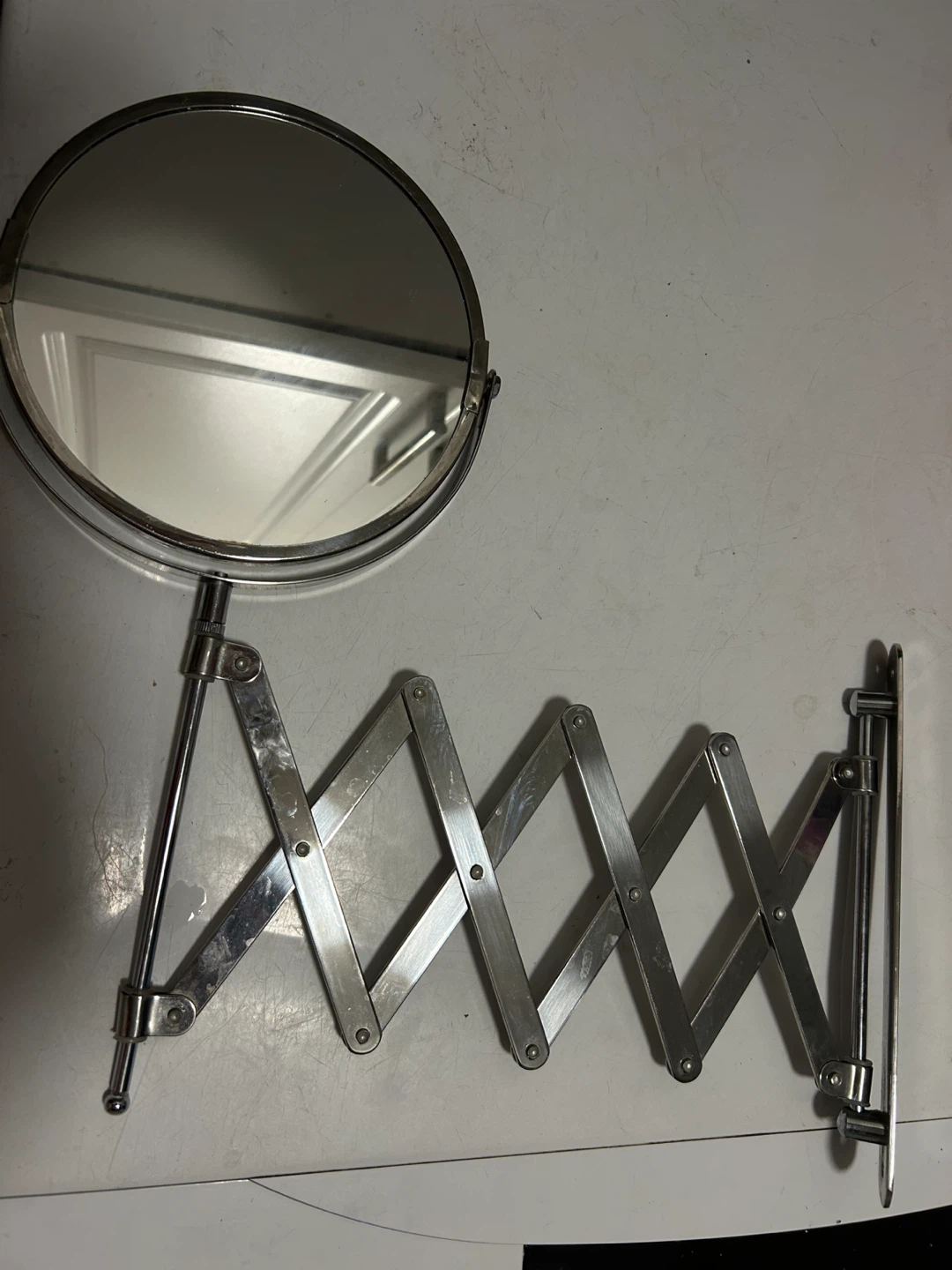 Wall-mounted extendable mirror - photo 4