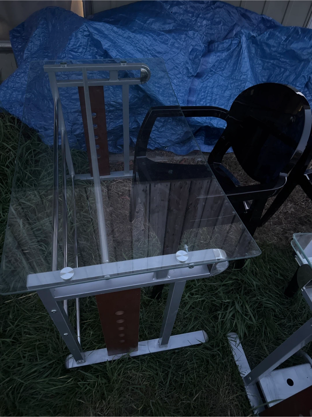 🏈 Modern Glass and Metal Desk - photo 3