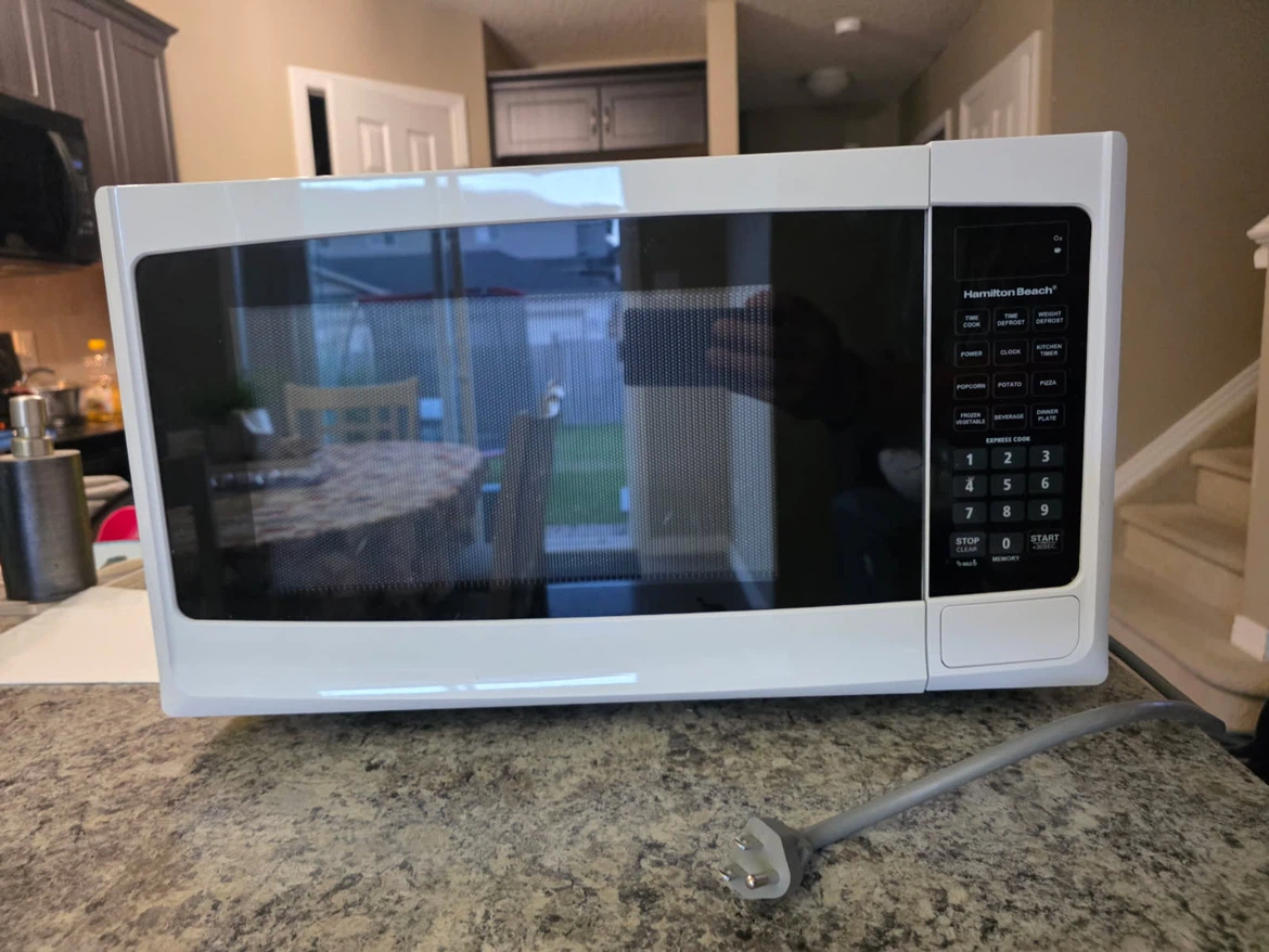 Hamilton Beach Microwave Oven EM031MFW