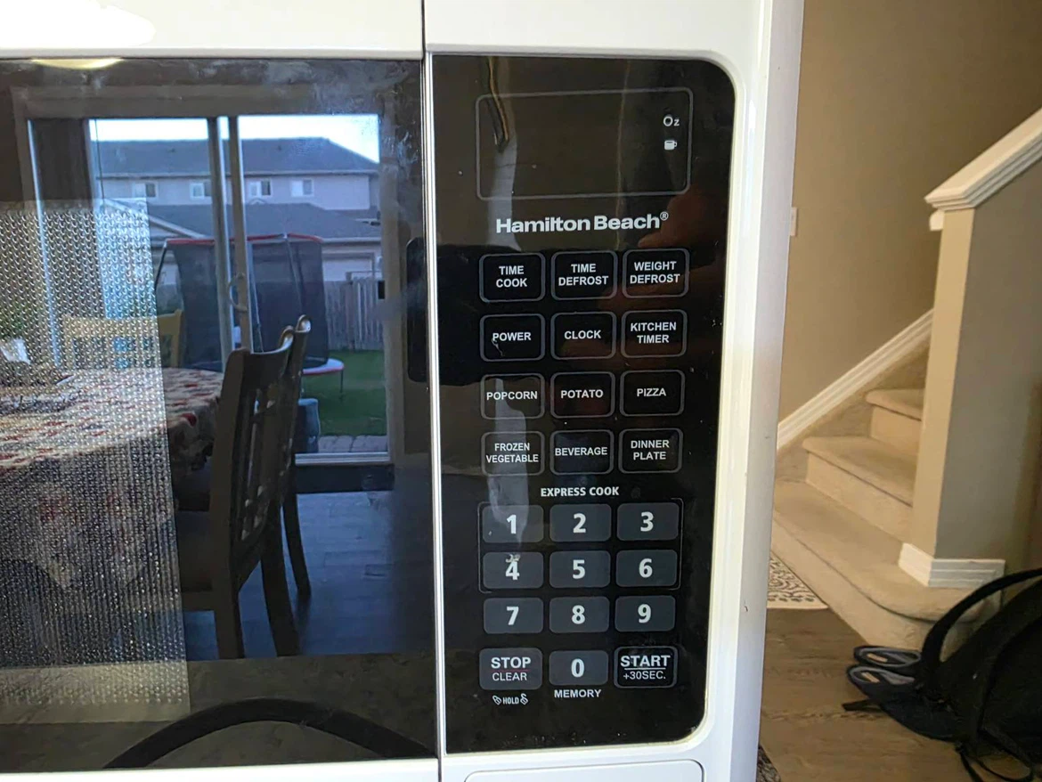 Hamilton Beach Microwave Oven EM031MFW - photo 2