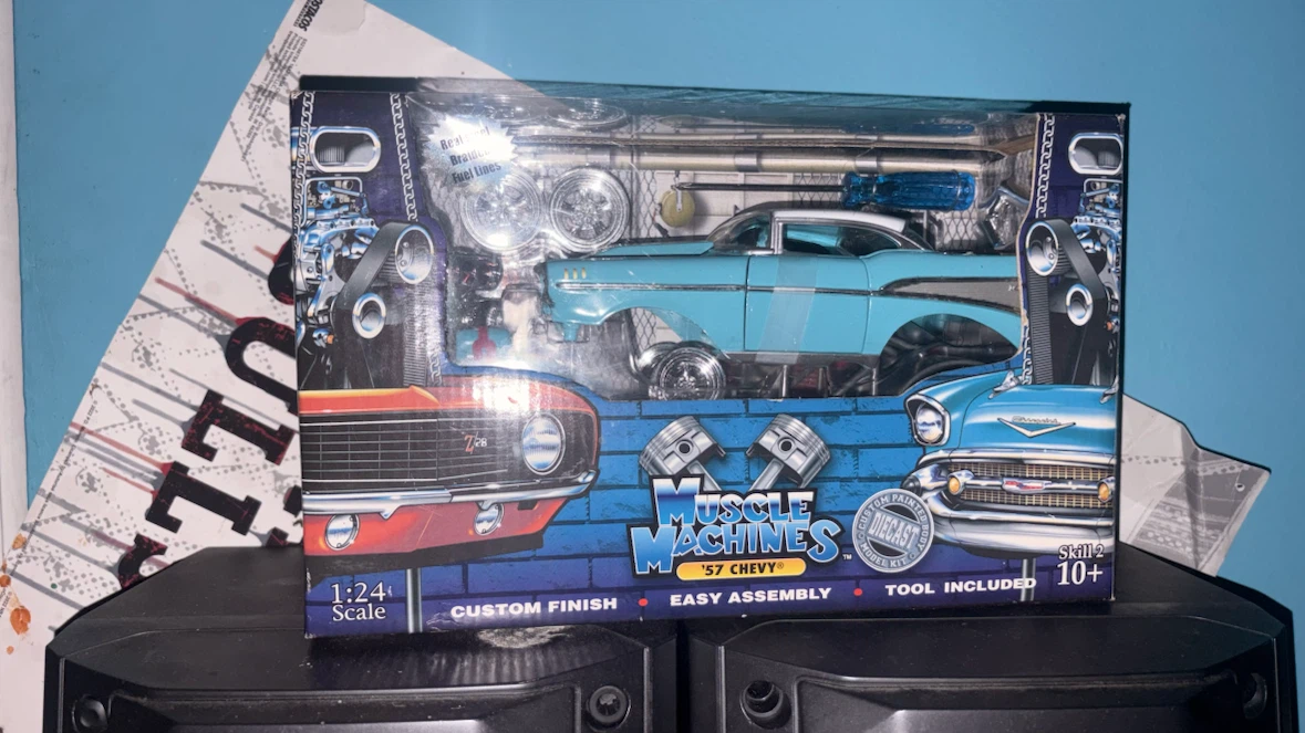 Muscle Machines '57 Chevy Model Kit 1:24 Scale