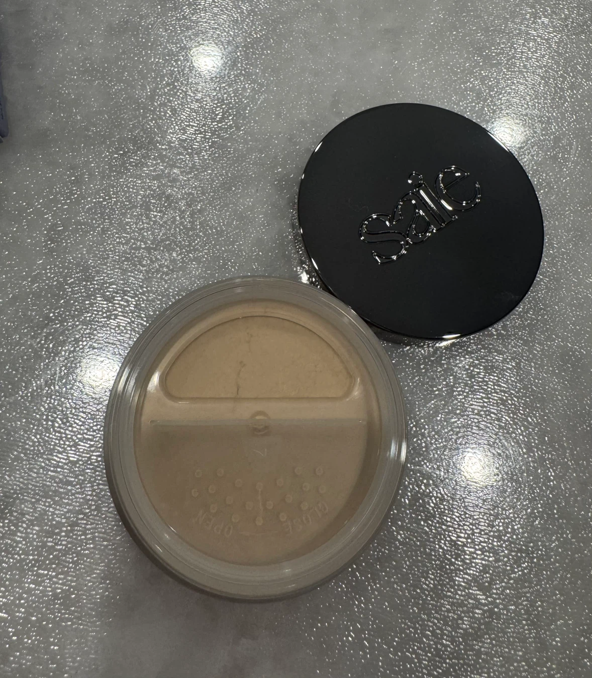 New! Saie Airset Radiant Loose Setting Powder - photo 2