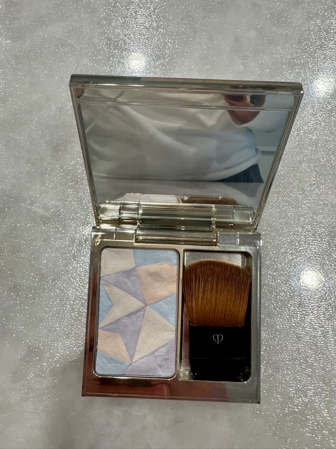 Clé de Peau Beauté Luminizing Face Enhancer - Shade 11