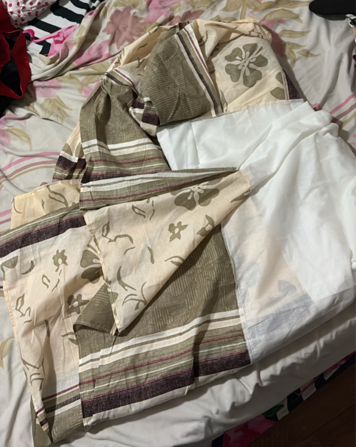 🏈 Floral pattern bedsheet