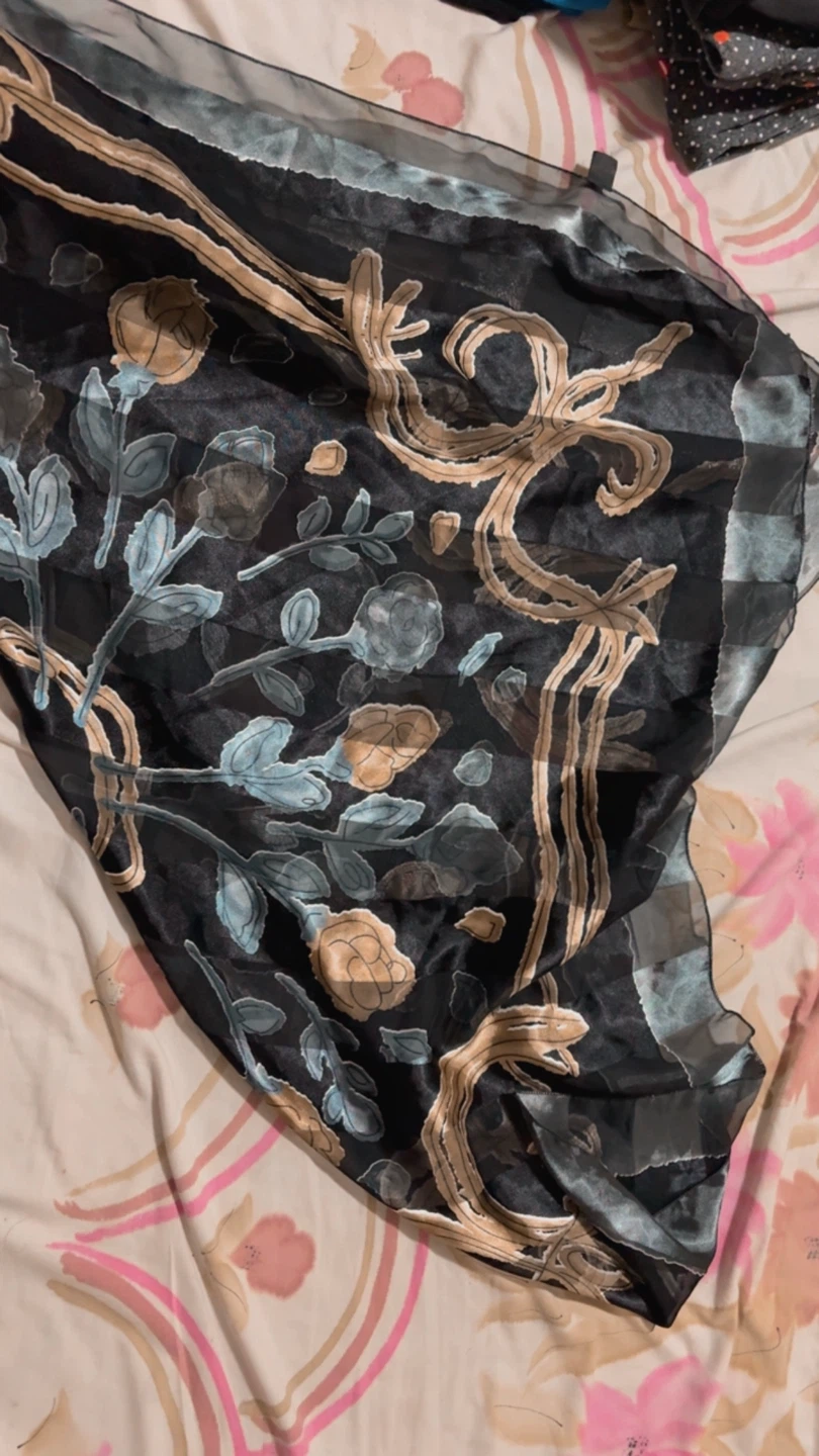 Black and gold floral silk scarf 🏈 - photo 2