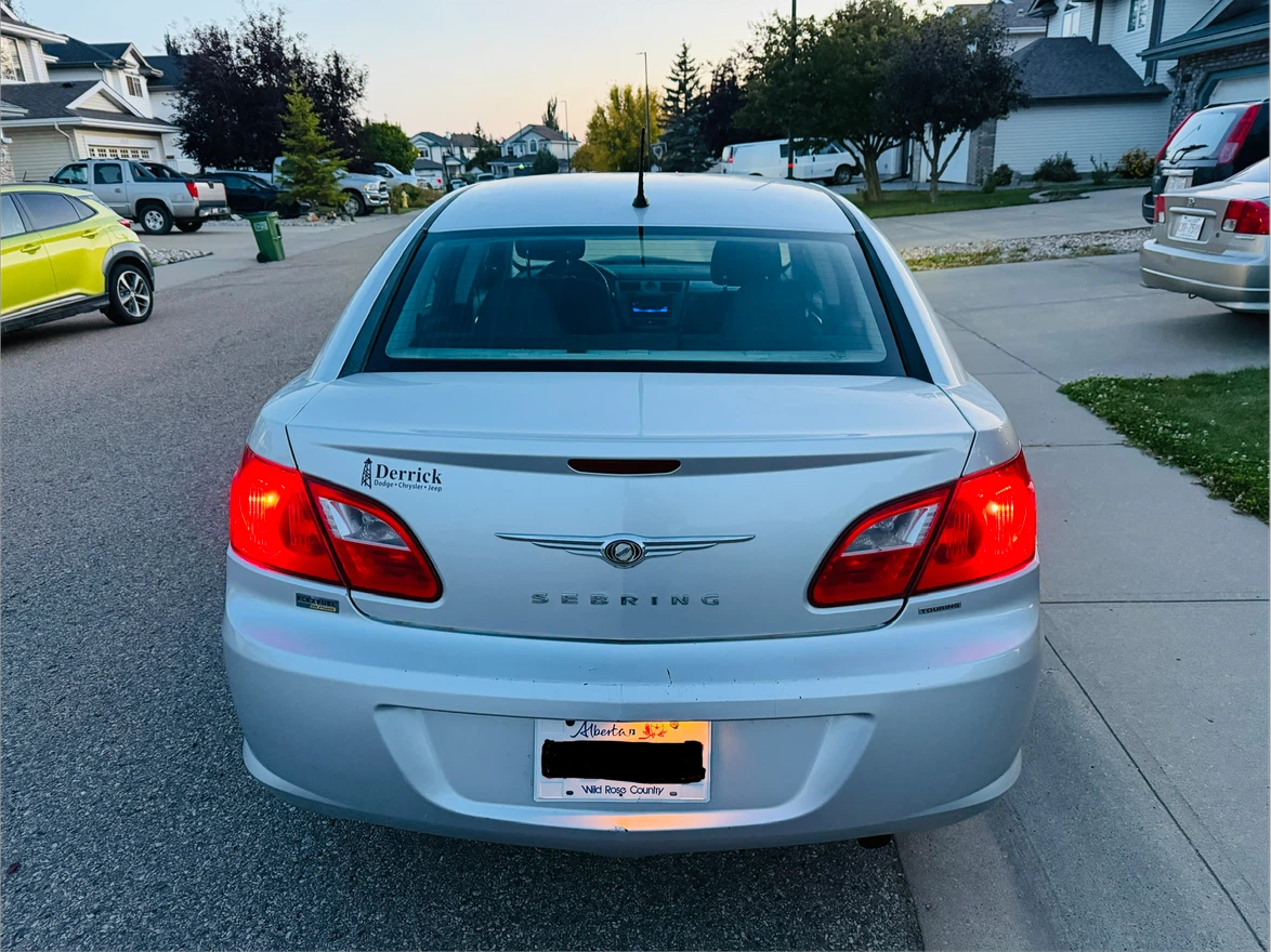 2010 Chrysler Sebring - photo 2