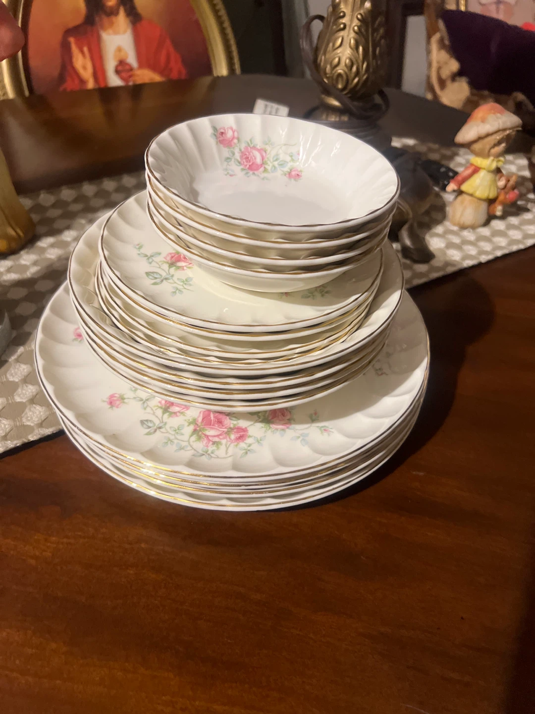 Vintage Floral Dinnerware Set 🏈
