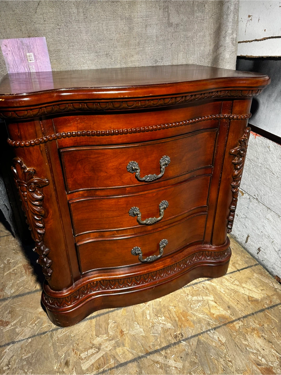 Vintage Carved 3 Drawers Dresser – Solid Wood - photo 2