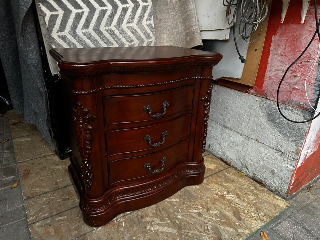 Vintage Carved 3 Drawers Dresser – Solid Wood - photo 3