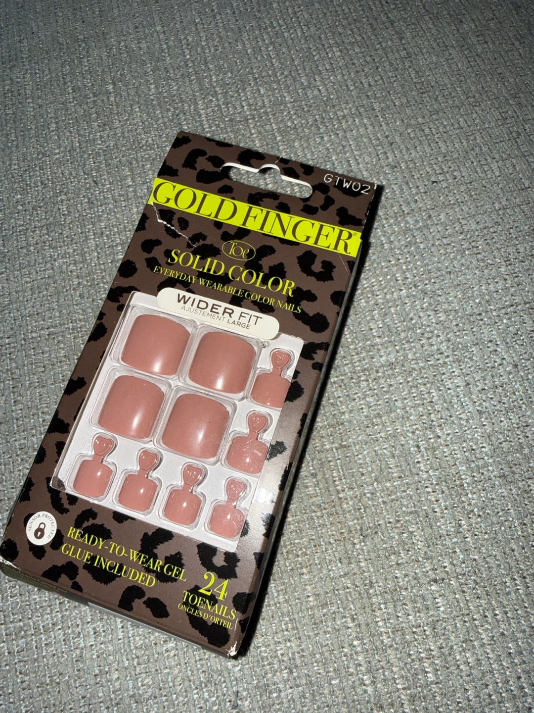 🏈  Gold Finger Solid Color Toe Nails Wider Fit