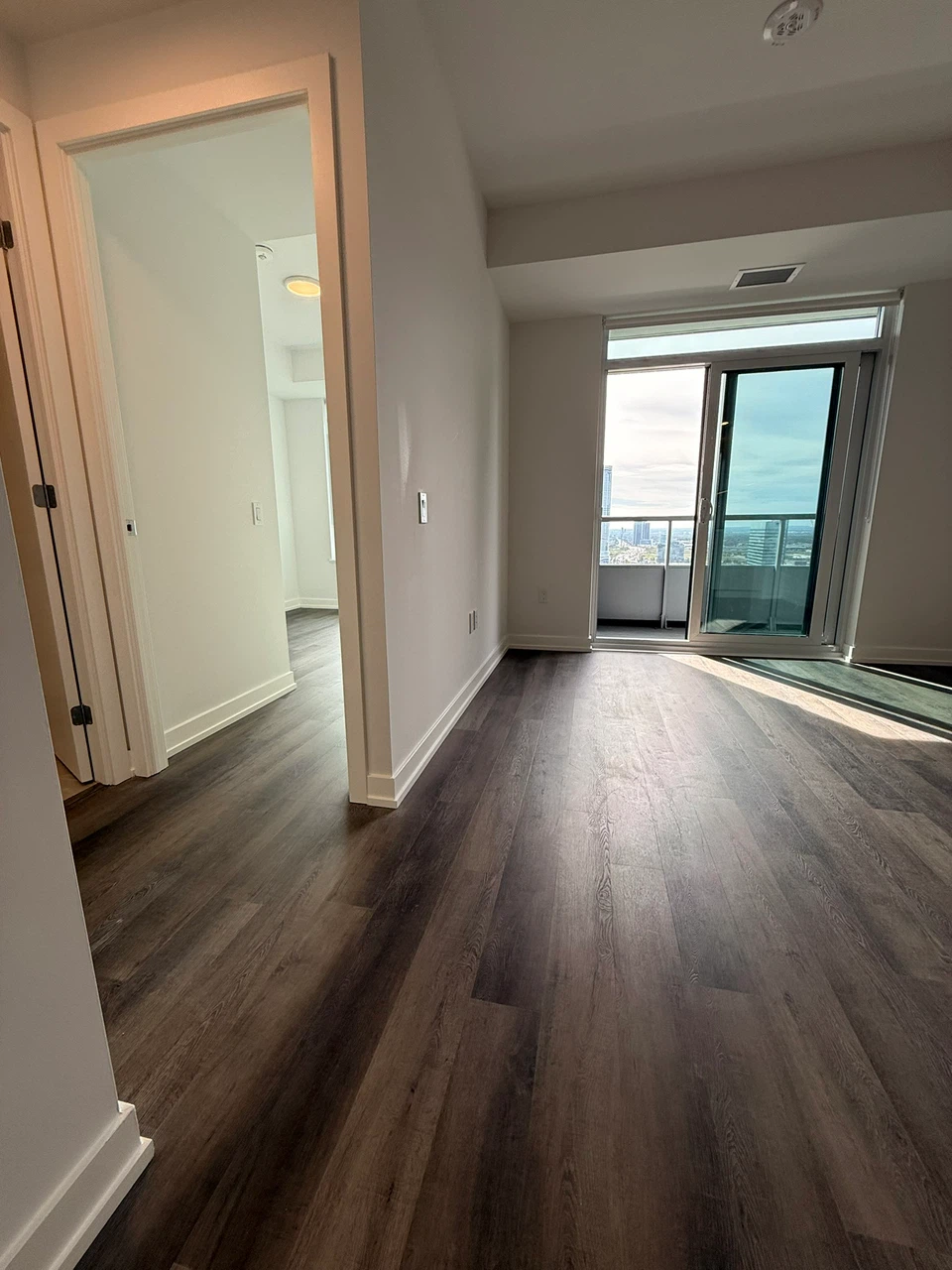 Brand new 1+1 Unit for Lease with Parking - photo 4