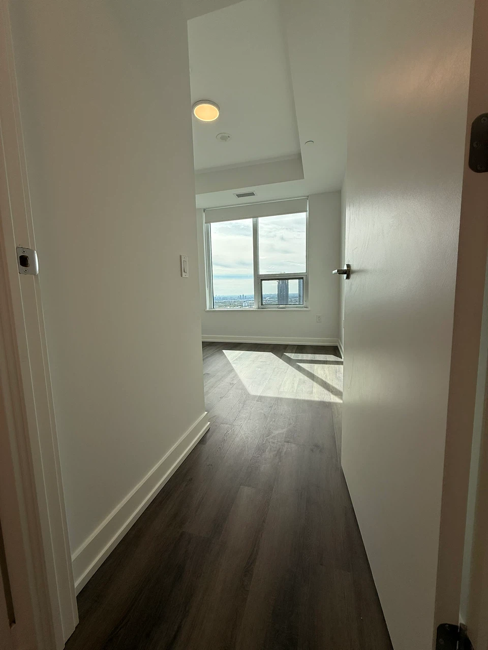 Brand new 1+1 Unit for Lease with Parking - photo 5