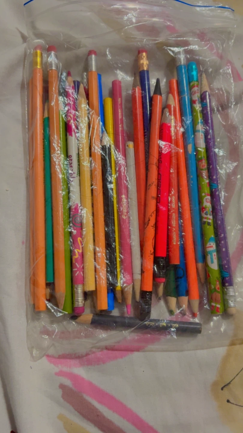 Assorted 🏈 Colouring and Writing Pencils