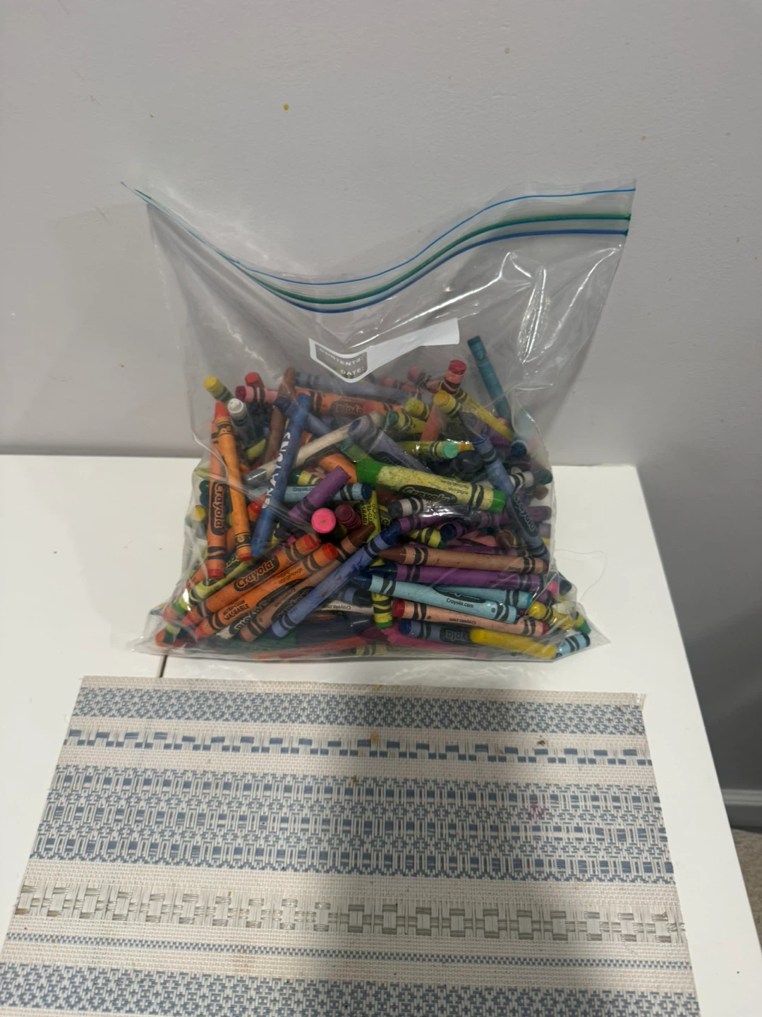 🏈 Large Bag of Assorted Crayola Crayons