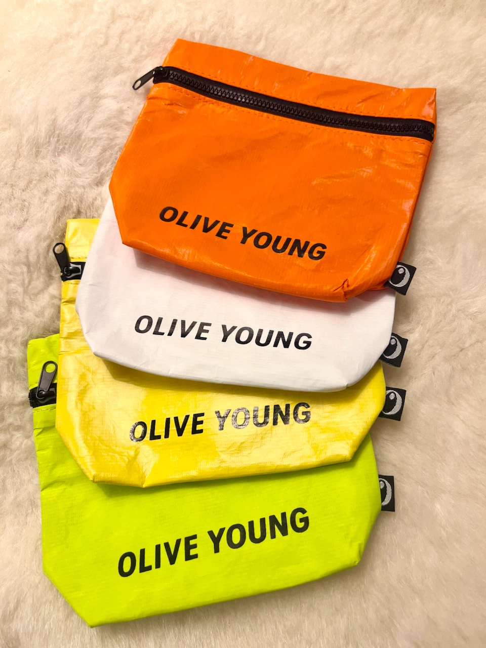 Set of 4 Olive Young Zipper Pouches - photo 2
