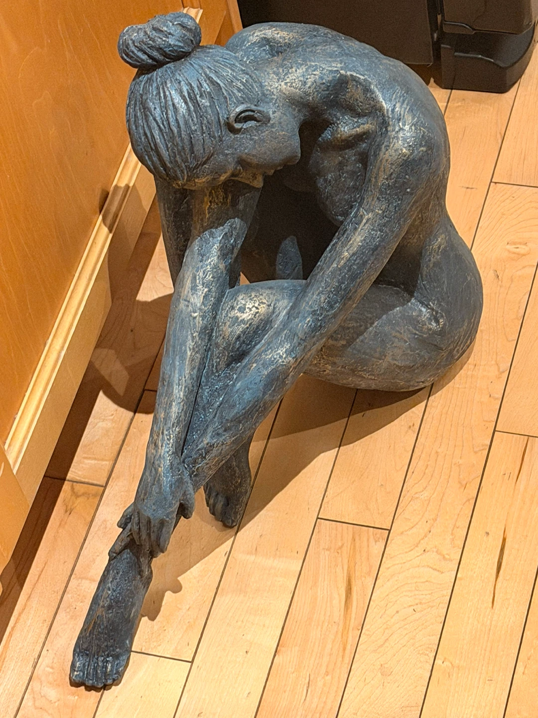 Decorative Sitting Woman Statue 🏈