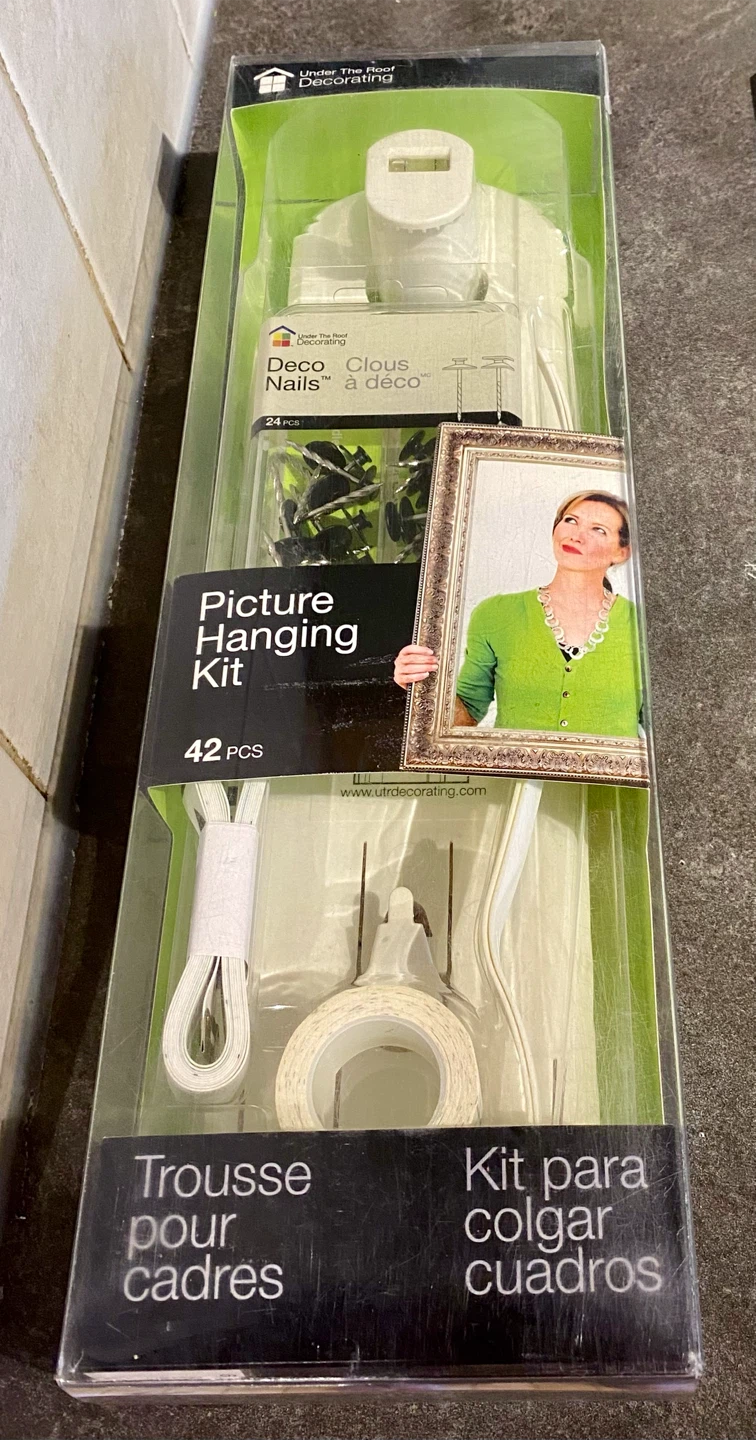 Under The Roof Decorating Picture Hanging🏈 Kit