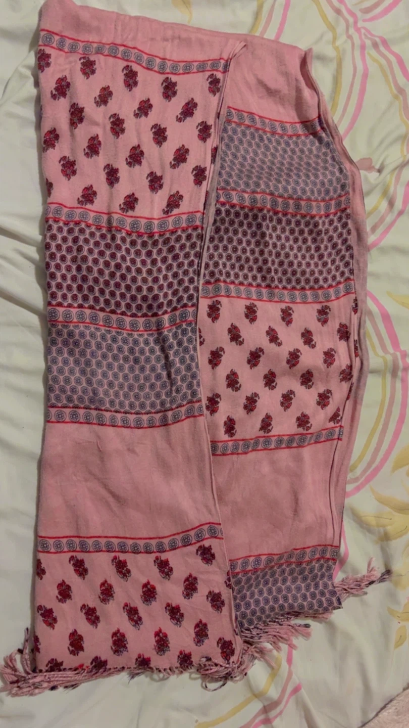 Pink Floral Pattern Scarf 🏈