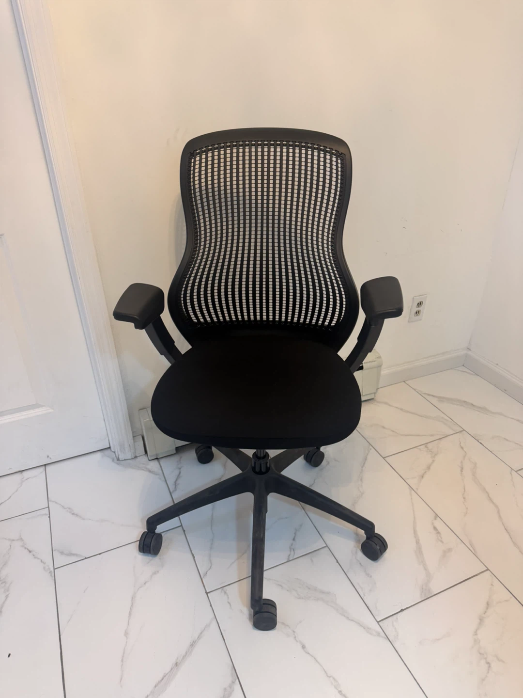 Brand new Knoll Regeneration chair