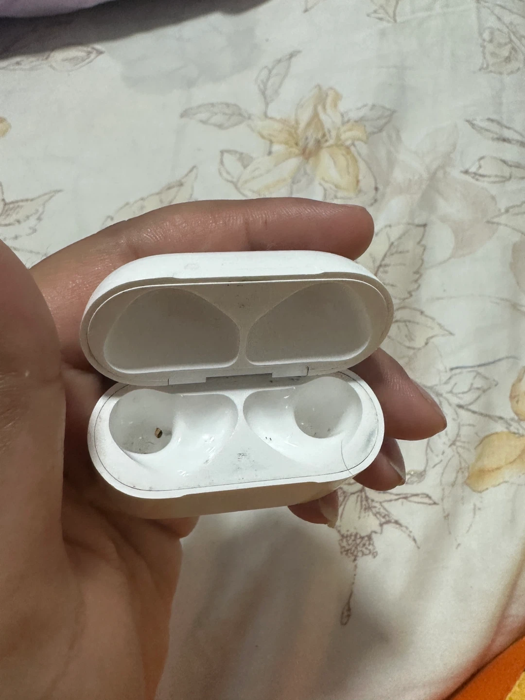 Apple AirPods Pro Charging Case - photo 3