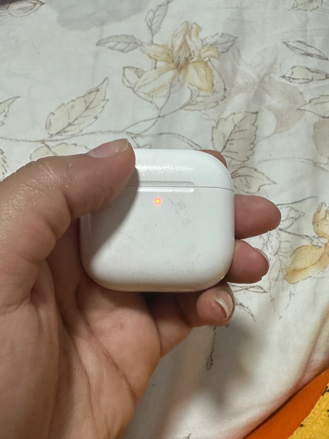 Apple AirPods Pro Charging Case - photo 4