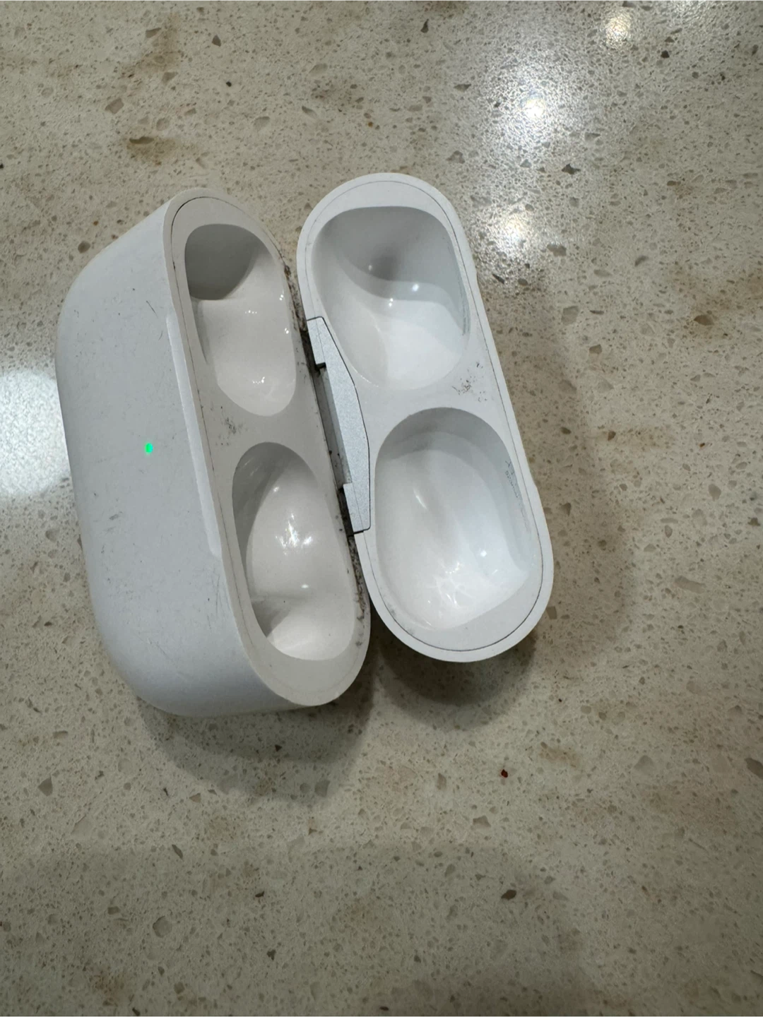 Apple AirPods Pro Charging Case - photo 3