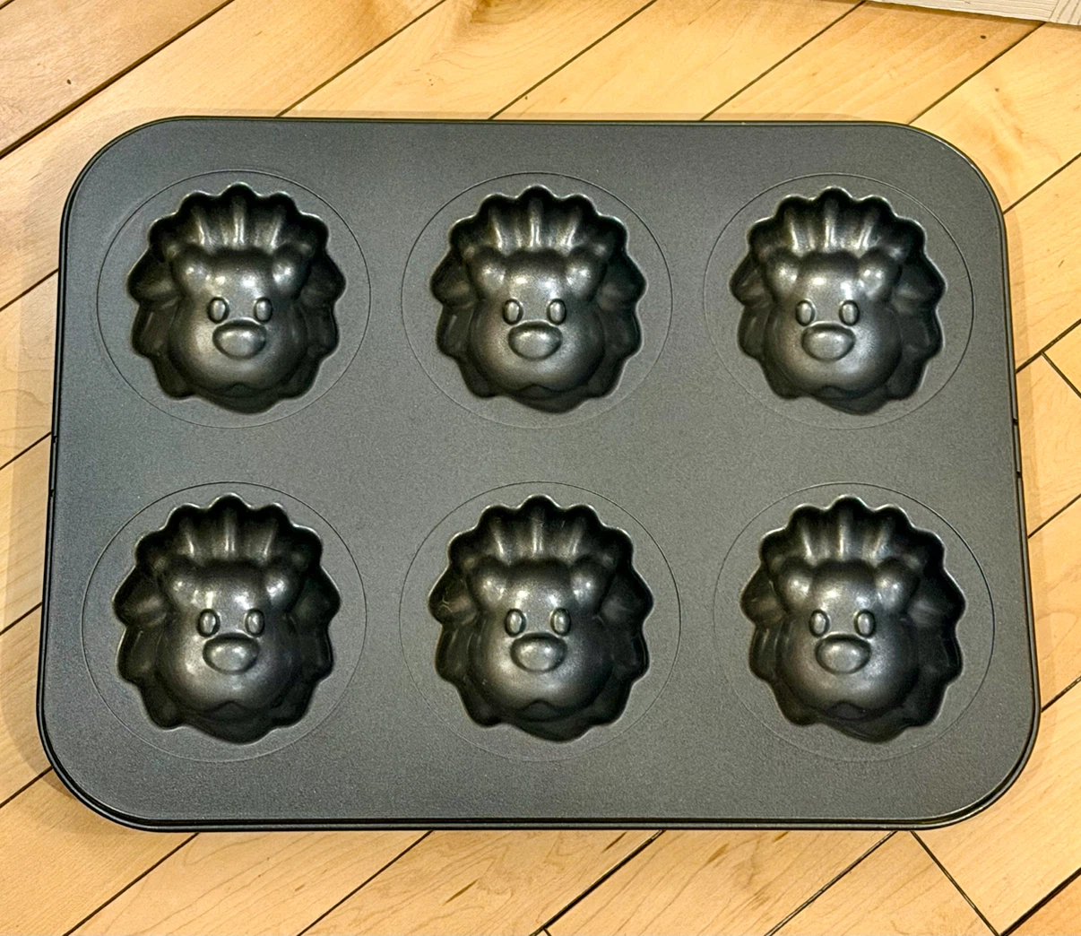 President's Choice Lion Muffin Pan 🏈 - photo 3
