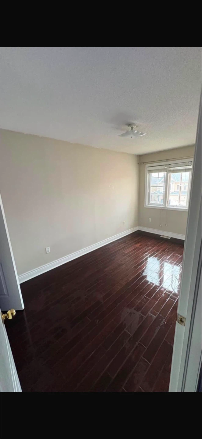 Bedroom for rent - photo 3