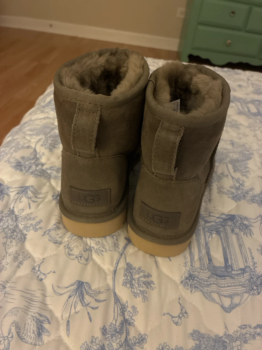 UGG Classic Mini Boots, Size 8 - photo 2