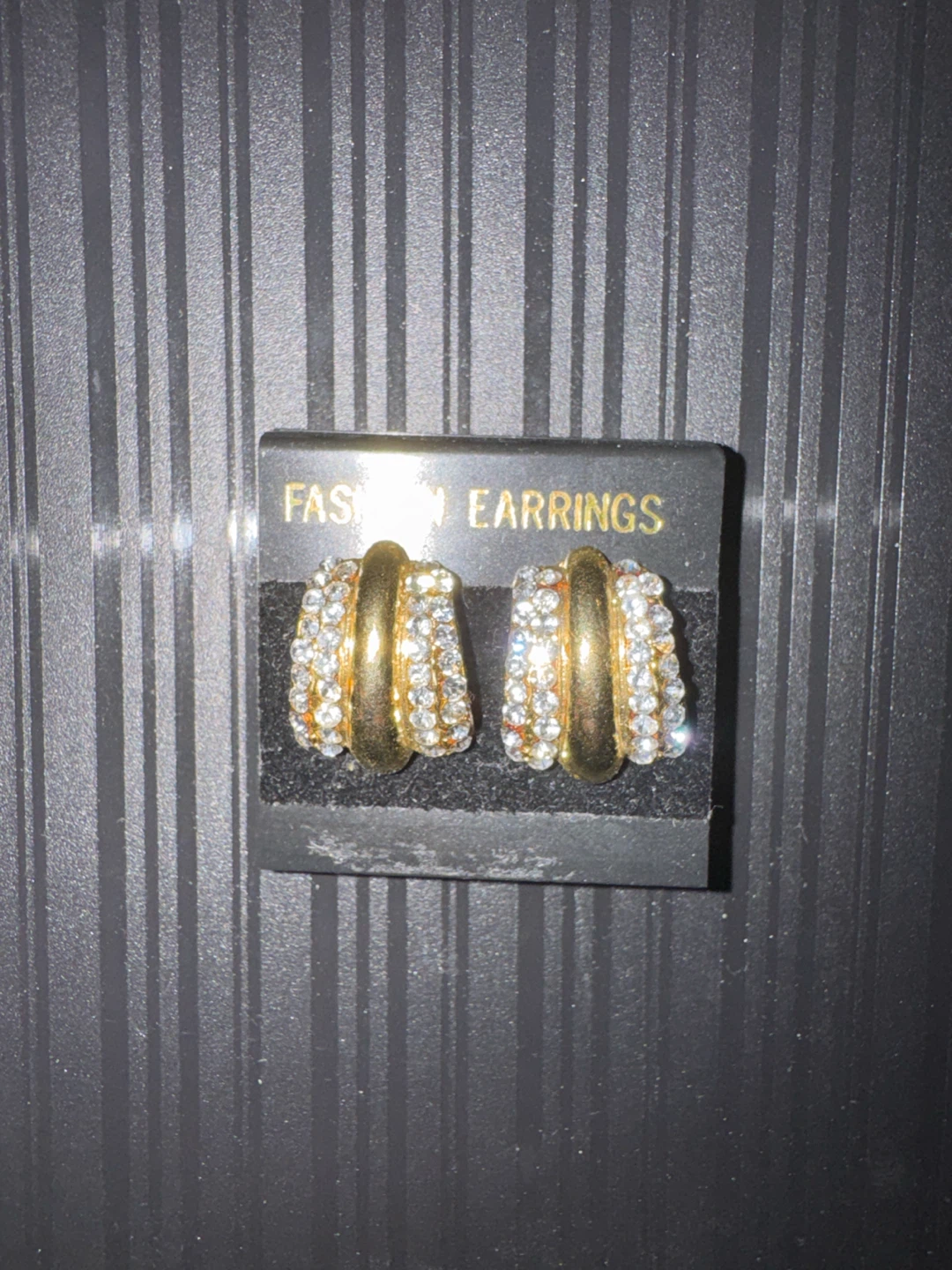 Gold tone Rhinestones clip on earrings 🏈