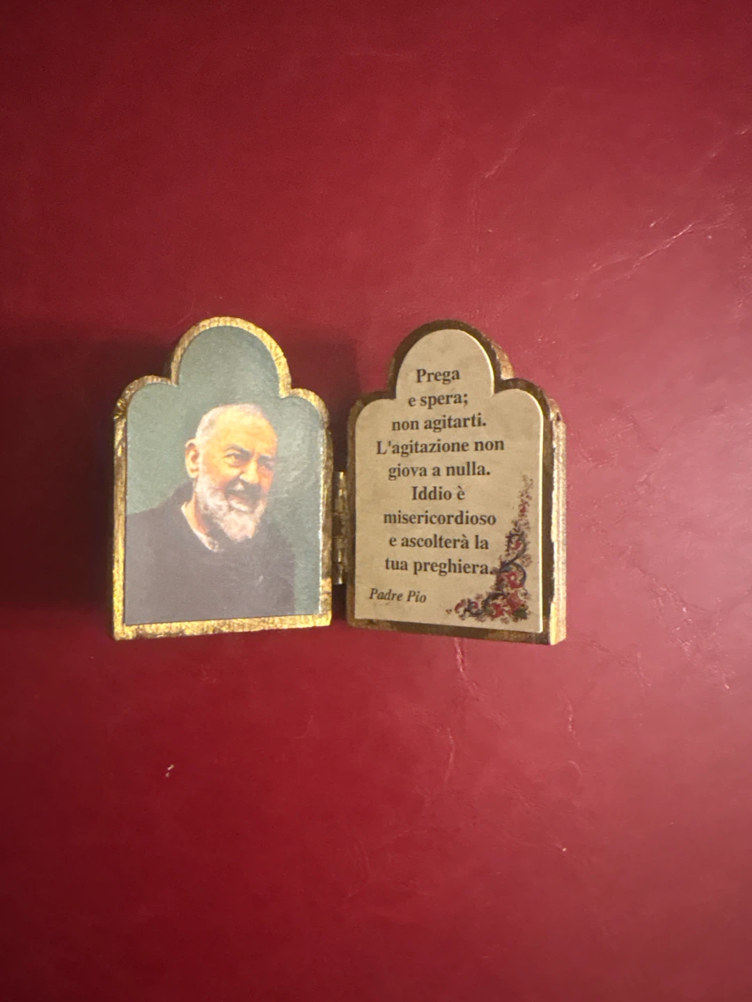 🏈 Miniature Padre Pio wooden diptych