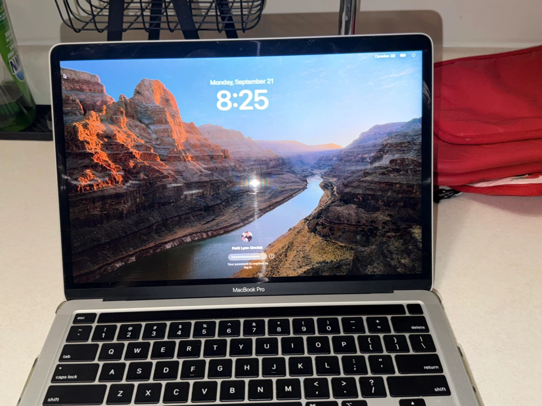 Apple MacBook Pro 13-inch M2 2022 - photo 2