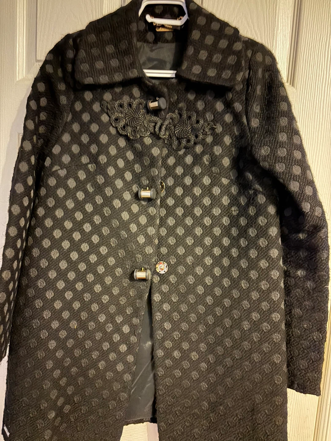 Les Femmes Black Polka Dot Coat 🏈