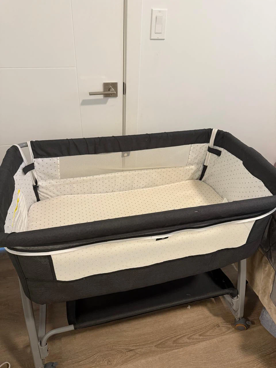 Baby Bedside Sleeper Bassinet - photo 4